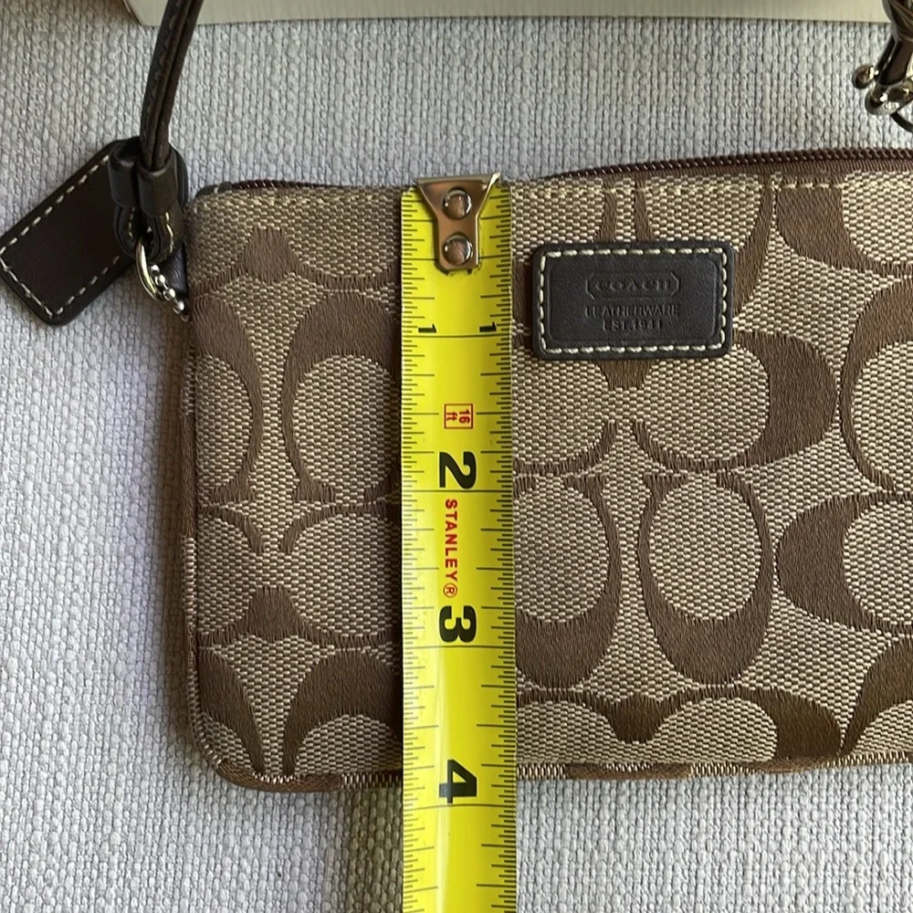 Coach signature canvas logo wristlet with gift box
